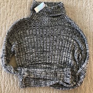⭐️⭐️Turtle neck long sleeve cropped sweater NWT